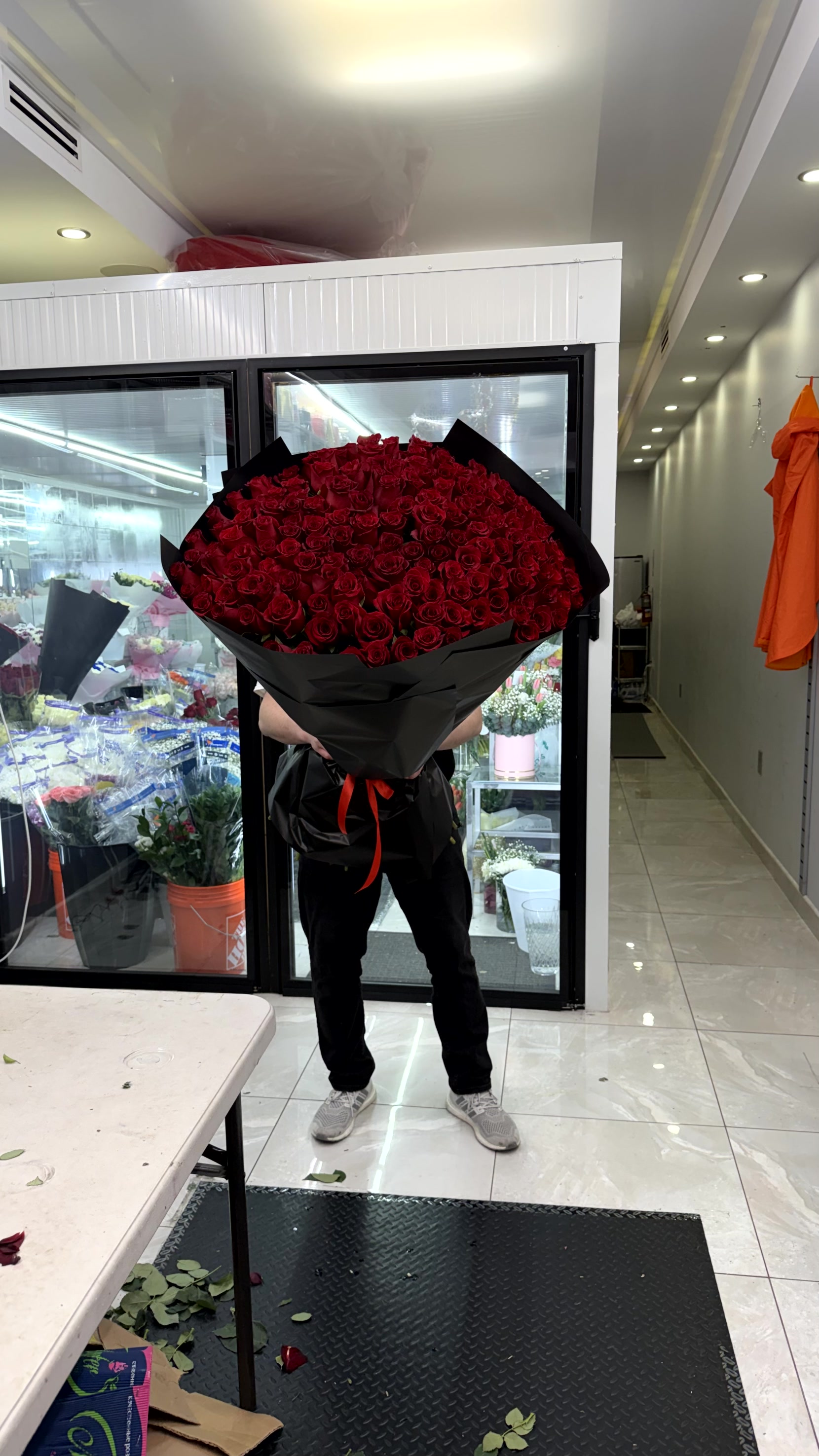 200 Long Red Roses